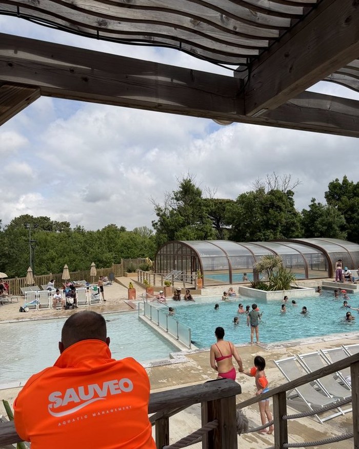 Sauveteur Sauveo Aquatic Management en poste de surveillance